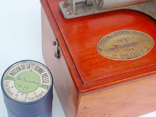 Mit dem originalen Wachs-Zylinder vom "Maison de La Bonne Presse" / French publisher "Maison de La Bonne Presse" sold also cylinders