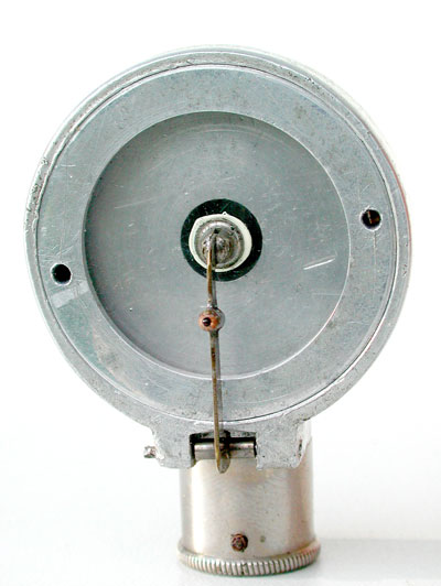 Der &Uuml;bertragungsweg der Schwingungen vom Saphir auf die Membran /  The sound transmission from saphir to membrane