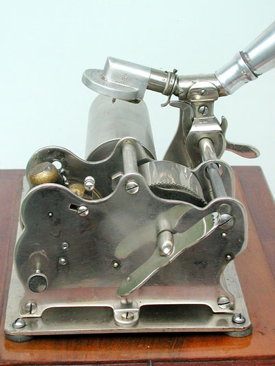 Der Motor ist ein typisches Beispiel des "Eagle" von Columbia / The motor is similar then the "Eagle", made by Columbia