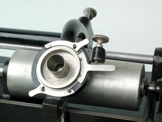 Die "Automatic" Schalldose der 1890er ist eine gesuchte Rarit&auml;t / The phonograph is fitted with a early "Automatic" reproducer