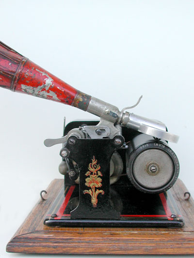 Seitenansicht mit Schalldose und Zylinder / Side-view with sound-box and cylinder