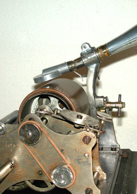 Le Ph&eacute;nix wurde als Wunderwerk der Technik angepriesen / The phonograph was praised as tecnical wonder