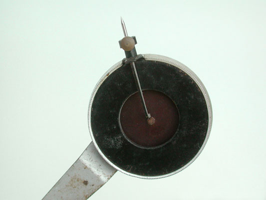 Die Membran der Schalldose ist gut gesch&uuml;tzt / The membran of the soundbox is well protected