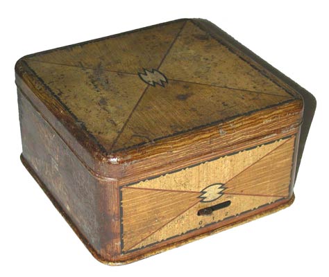 Ein Spielzeug-Grammophon oder eine Kuchen-B&uuml;chse? / Toy Gramophone or Cake Box?