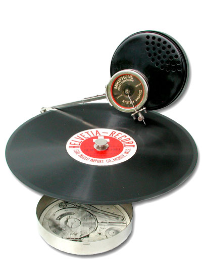 Die Schallplatte ist Gr&ouml;sser als das Grammophon / The record is much larger then the player itself
