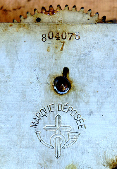 Der Federmotor tr&auml;gt das Markenzeichen von Paillard / The spring motor was built by Paillard in Ste-Croix