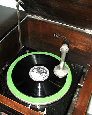   Tonarm und Plattenteller / Tone-arm and turne-table