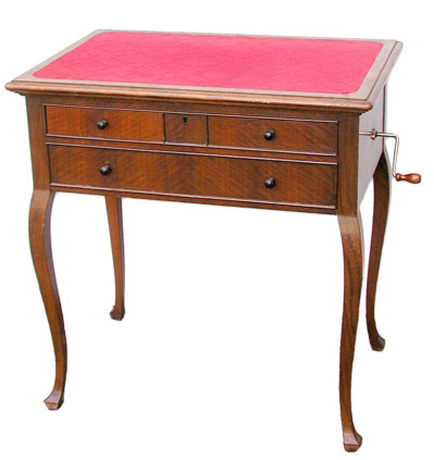 Das Tischgrammophon im Stile von Louis XV / The table grammophone in style of Louis XV