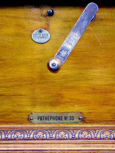 Kurbel, Markenzeichen und Geschwindigkeits-Regulator / Crank, trade-mark and speed-control