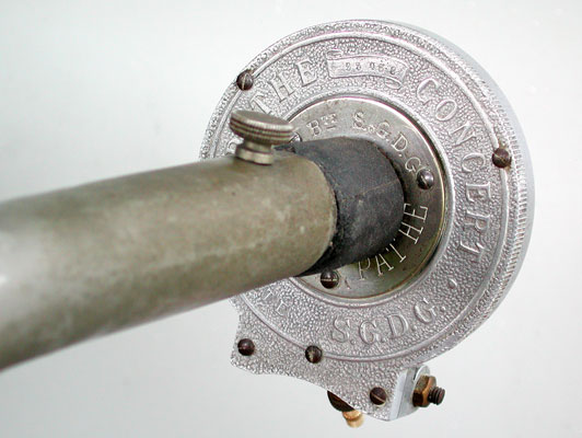 Die Path&eacute; Concert-Schalldose aus Aluminium /  The Path&eacute; Concert sound-box is done with aluminium