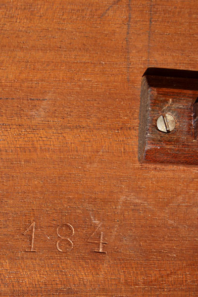 Das Geh&auml;use tr&auml;gt die Nummer 184 / The case is stamped with the number 184