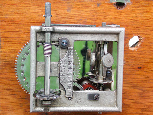 "Phrynis import&eacute; de Suisse", der Motor wurde in Ste-Croix gebaut / The motor by Phrynis was made in Ste-Croix, Switzerland