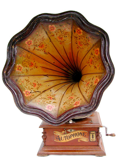 Der Durchmesser des Trichters betr&auml;gt 57 cm / The diameter of the horn measures 23"