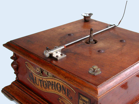 Das ausgekl&uuml;gelte Hebelsystem f&uuml;r den automatischen Stopp / This wire-system stops automaticly the motor