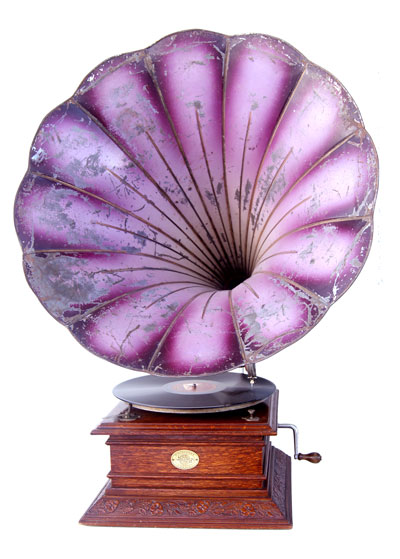 Der Durchmesser des Trichters betr&auml;gt 55 cm / The 22" horn