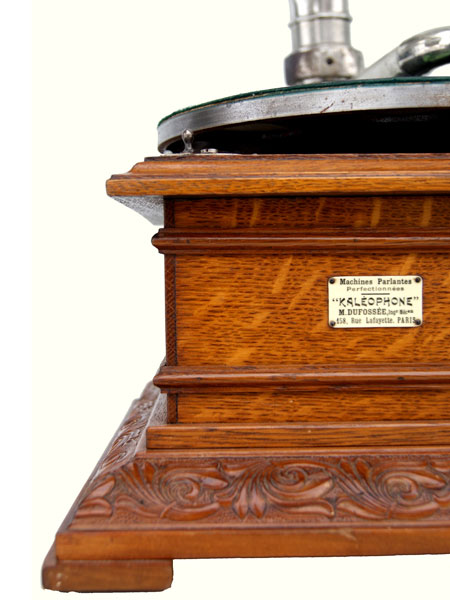 Das stilvoll verzierte Geh&auml;use / The ornate style case