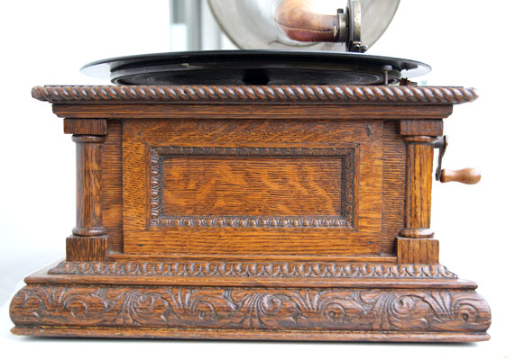 Das edle Geh&auml;use verspr&uuml;ht ein Hauch von Luxus  / The well decorated case with a touch of luxury