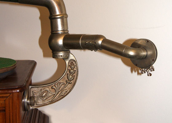 Der klappbare Tonarm, eine Spezialit&auml;t Lindstr&ouml;ms  / The folding arm as a specialty by Lindstr&ouml;m