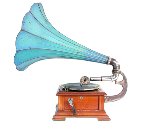 Die L&auml;nge des Trichters betr&auml;gt 70 cm / The lenght of the horn measures 28"