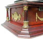 Bei Paillard als "Maestrophone No.51" oder "Mod&egrave;le Meyerbeer" /  Paillard offerd it as "Maestrophone" No.51 or "Mod&egrave;le Meyerbeer"