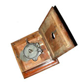 Der Motor im Holzgeh&auml;use war stark f&uuml;r seine Zeit / The motor was strong for its time