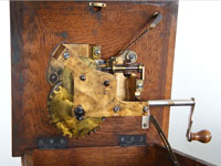 Der Motor ist fest im Deckel montiert /  The motor is well fixed in the lid