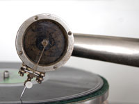 Die Schalldose / The Soundbox