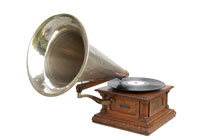 Der vernickelte Trichter: L&auml;nge 56 cm, Durchmesser 32 cm / The plated horn is 22" long and 15" in diameter