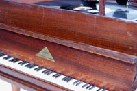 Die Klaviatur ist eine Attrappe / The keyboard is a dummy and not playable