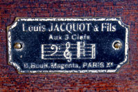 Das Ger&auml;t wurde von Louis Jacquot & Fils in Paris verkauft /  The gramophone was sold in Paris by Louis Jacquot & Fils 