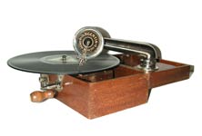 Das Grammophon aus der Holz-Kiste / The pocked phonograph in the wooden case