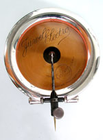 Die Goldring-Schalldose garantiert f&uuml;r Klangqualit&auml;t  / The sound-box by Goldring