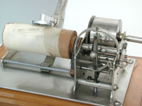 Der Holz-Zylinder ist mit Papeir der Automatenwerke Z&uuml;rich umwickelt / The wooden mandrel is coverd by paper from Automatenwerke Zurich