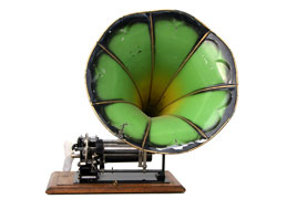 Der Phonograph wurde von den "Excelsior Werken" K&ouml;ln hergestellt / This phonograph was produced by "Excelsior Werke" Cologne / Germany