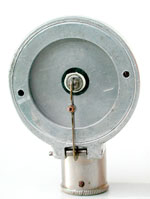 Der &Uuml;bertragungsweg der Schwingungen vom Saphir auf die Membran /  The sound transmission from saphir to membrane