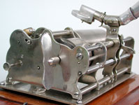 Die kompakte Anordnung des Antriebs / The motor is compact buisiness