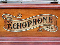 Das stolze Markenzeichen erinnert an die amerikanischen Vorbilder / The proud trade mark reflects the american prototypes