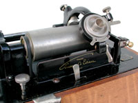 Der Metallzylinder und die Schalldose / The mandral and the soundbox