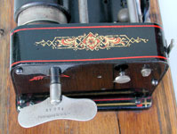 Der Aufziehschl&uuml;ssel mit Serien-Nummer und Patent / The winding key with serial number and patent specification