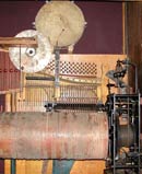 In diesem Walzen-Orchestrion sind sechs Instrumente vereint / This barrell orchestrion reunis six different instruments