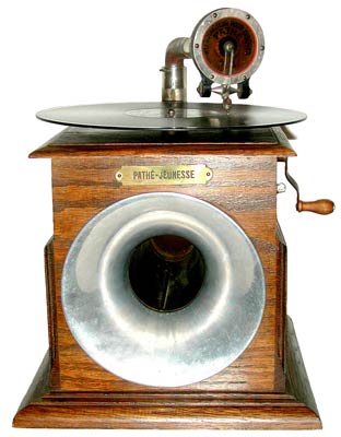 Der Aluminium-Trichter wurde in das Holzgeh&auml;use eingebaut / The aluminium horn is well protected inside the cabinet