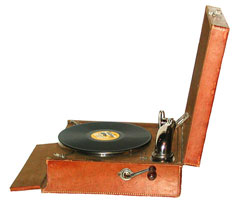 &Uuml;berraschung aus dem Diplomatenkoffer, klingende Eleganz / Executive-case made in French with integral sound 