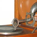 Tonarm und Schalldose mit Stahl-Nadel f&uuml;r Seitenschrift-Platten / Tone-arm and sound-box with steel needle for lateral cut records