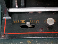 Start - Stopp Hebel und Regulierung der Geschwindigkeit / Play- stop lever and speed adjustment